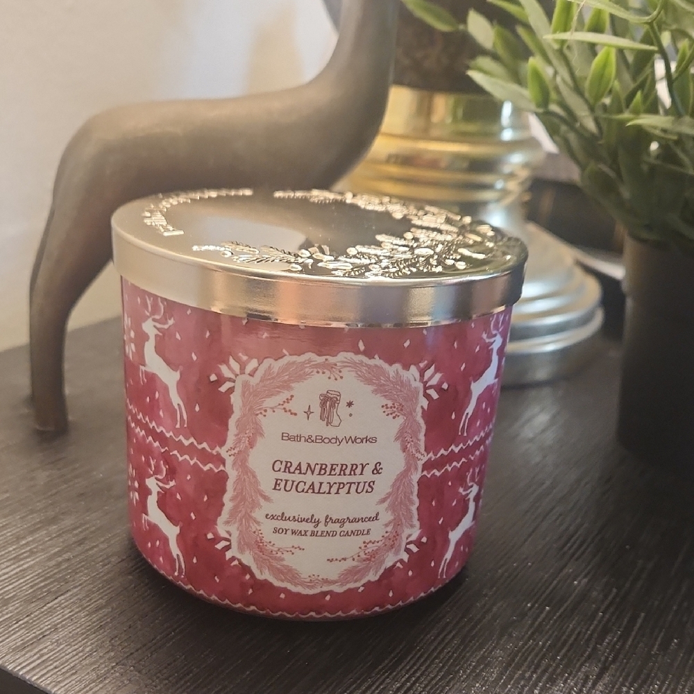 Bath & Body Works Cranberry & Eucalyptus 3-whick Candle - Picture 2 of 5
